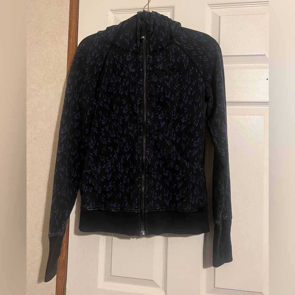 Lululemon pre-owned jacket size 8 with hood full zip -  black with blue accents